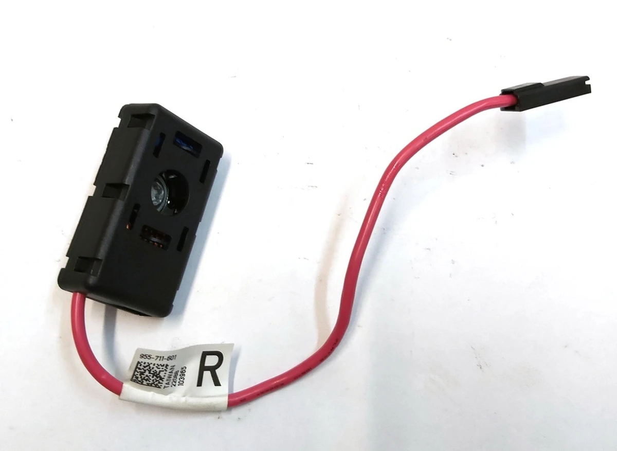 1 Шумопоглощающий фильтр антенны правый  12V REV01 Tesla model 3, model Y 1680209-00-A