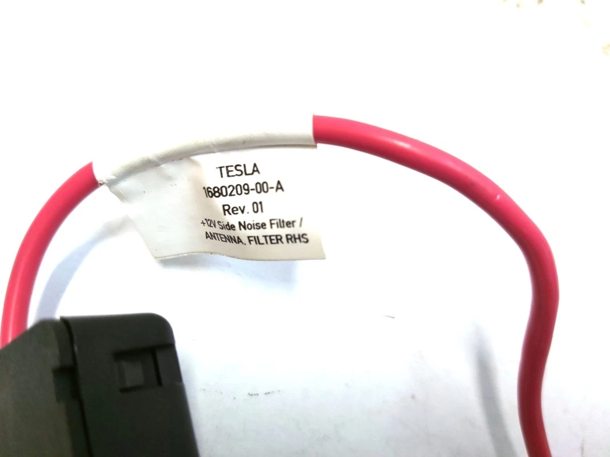1 Шумопоглинальний фільтр антени правий  12V REV01 Tesla model 3, model Y 1680209-00-A