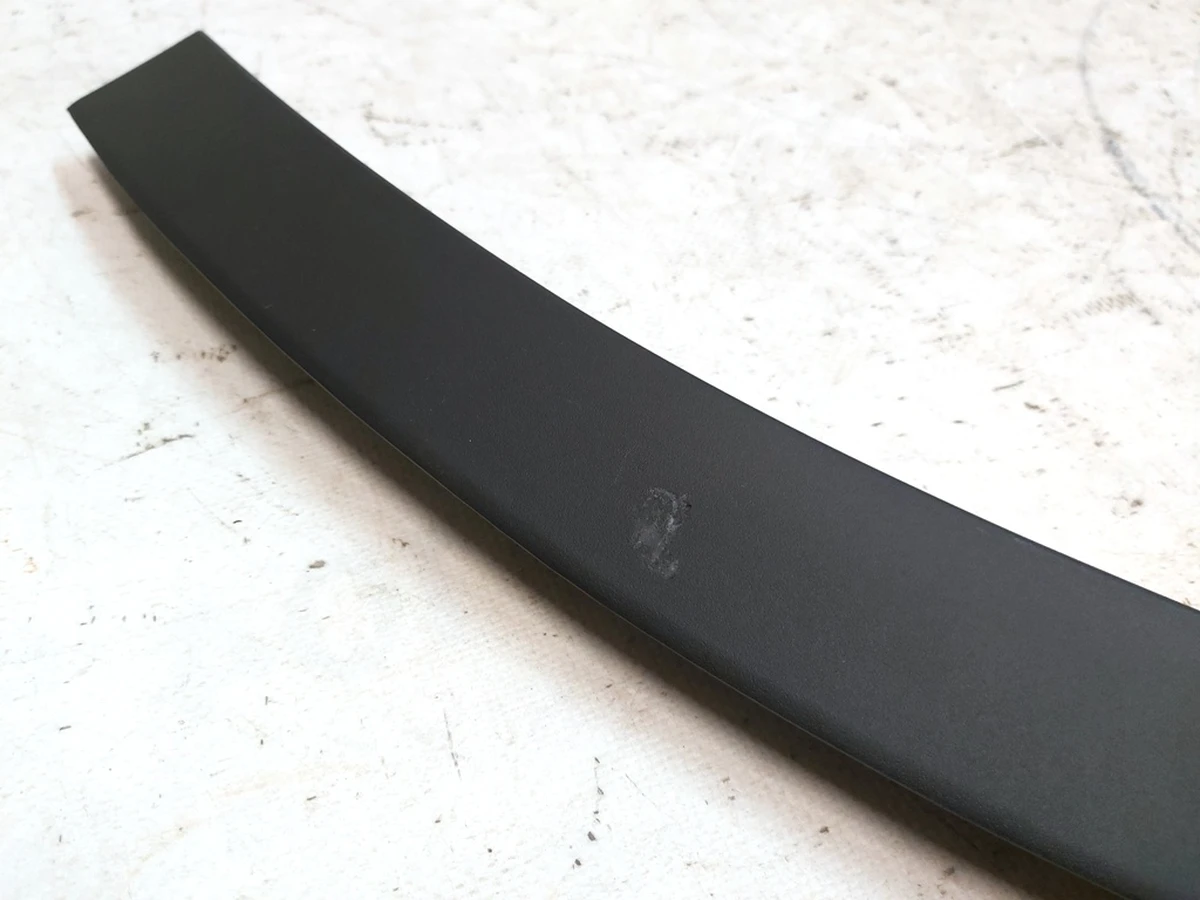 8 Накладка арки крила переднього лівого з пошкодженням Tesla model Y 1494185-00-C