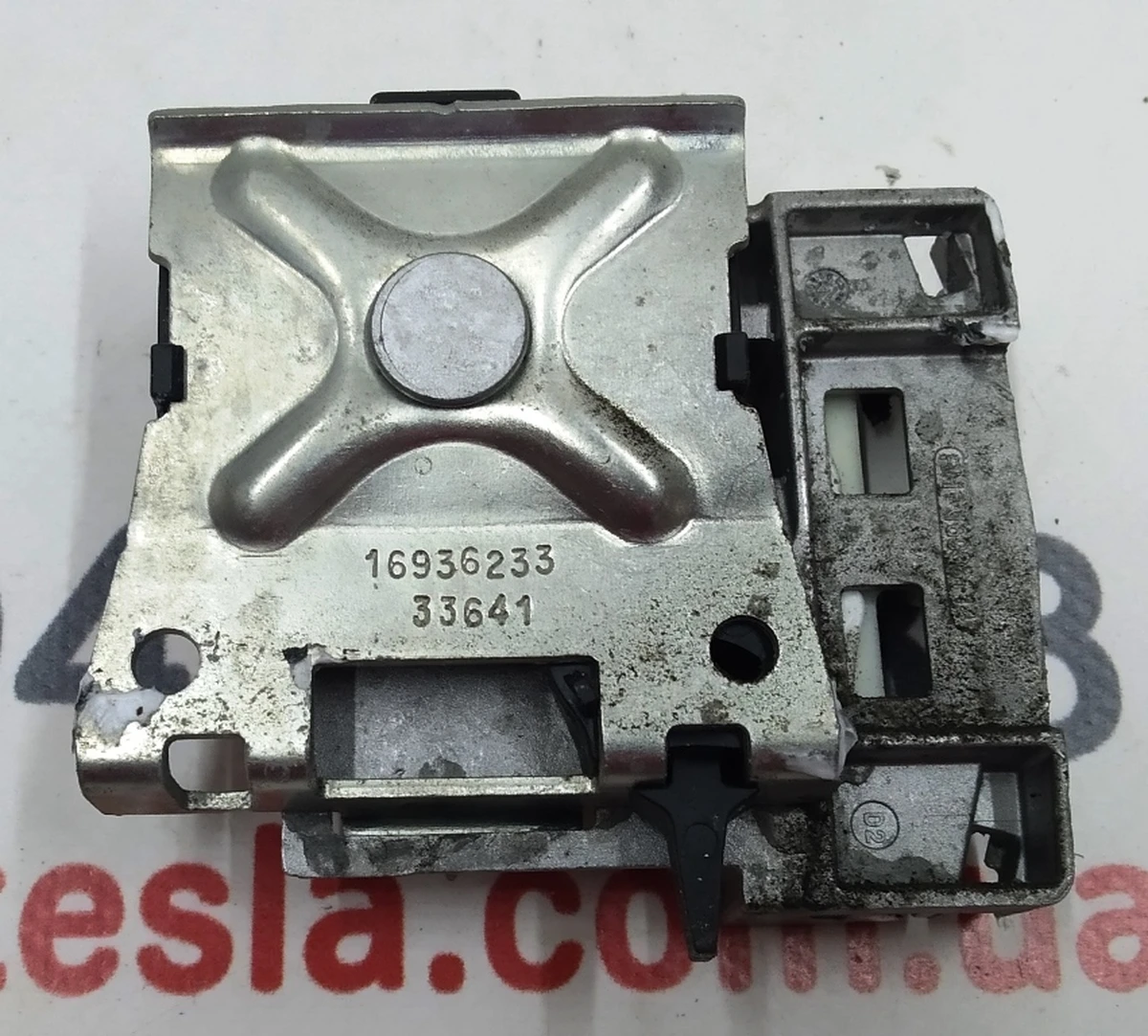 1 Фіксатор положення скла склопідйомника переднього правого/заднього лівого з регулюванням у зборі Tesla model S, model S REST 6006651-00-L