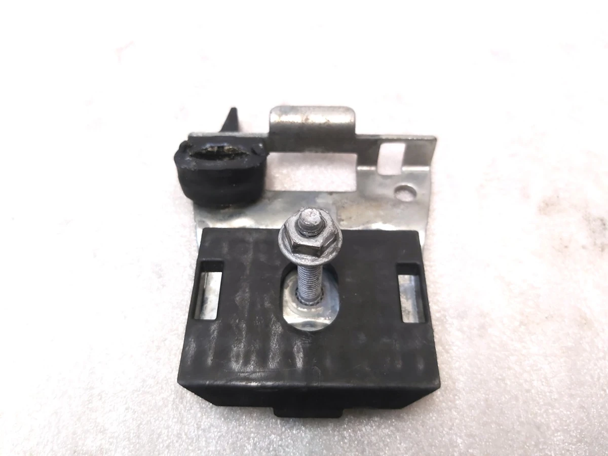 Фіксатор положення скла склопідйомника зовнішня частина Tesla model S, model S REST, model X 16936233