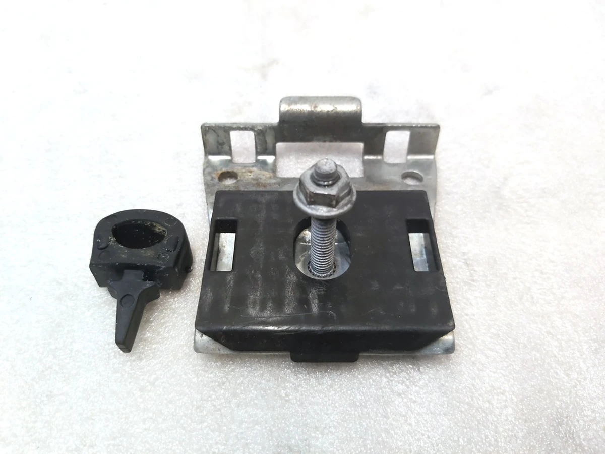 Фіксатор положення скла склопідйомника зовнішня частина Tesla model S, model S REST, model X 16936233