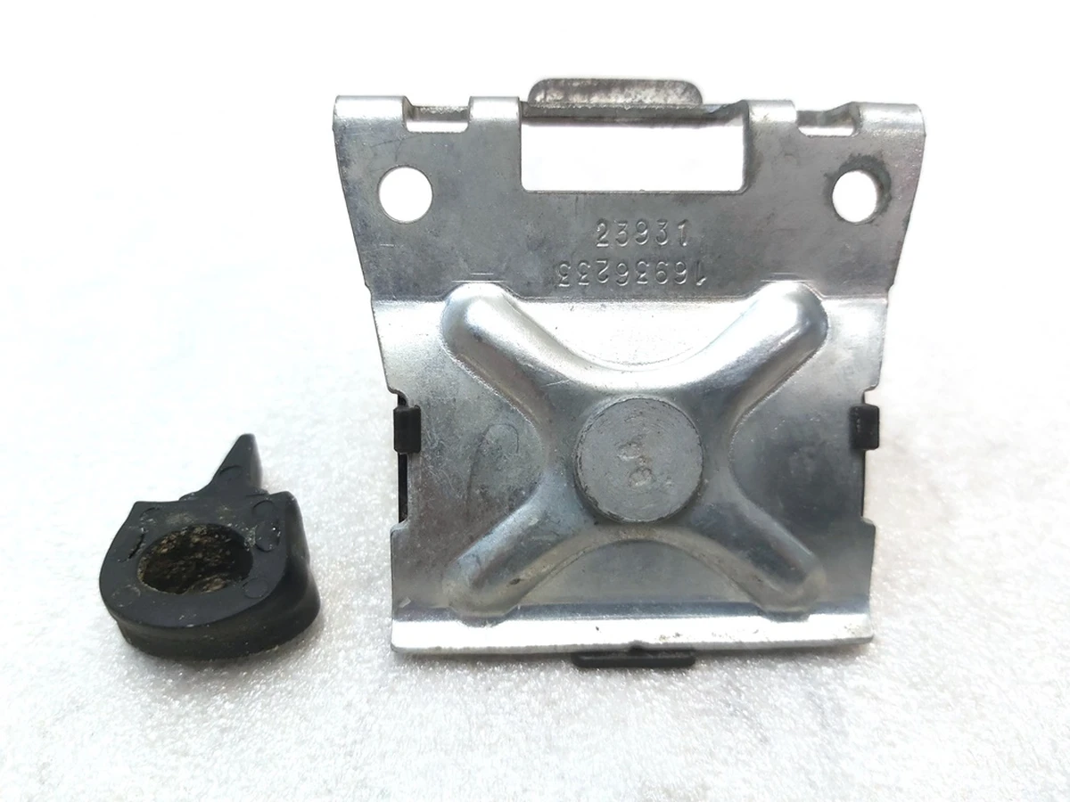 Фіксатор положення скла склопідйомника зовнішня частина Tesla model S, model S REST, model X 16936233