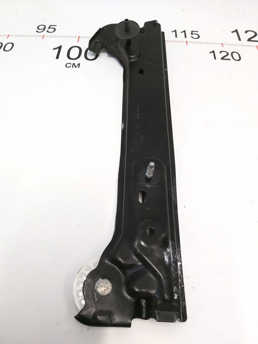 Напрямна склопідйомника заднього лівого задня Tesla Model 3 1096622