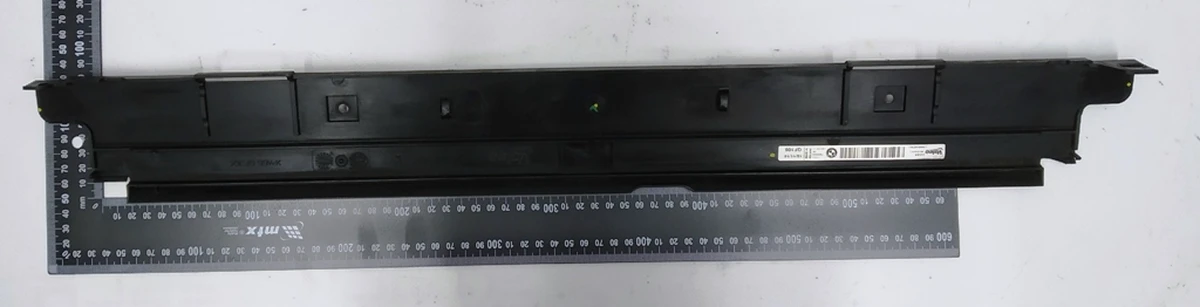 Уплотнитель верхний (пластик) радиатора системы охлаждения BMW i3 17117600543