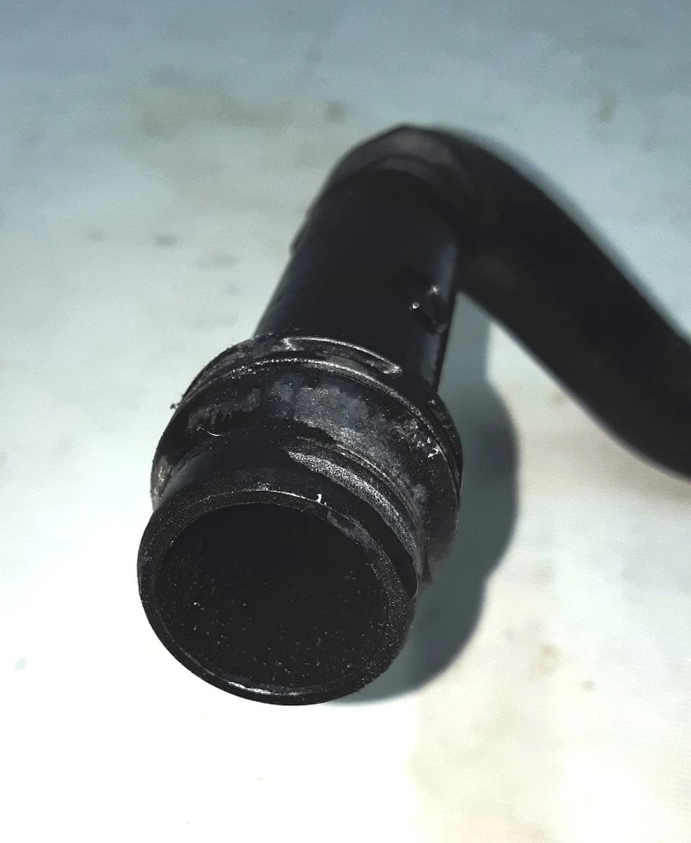 Патрубок системи охолодження лівий передній BMW i3 17127623682