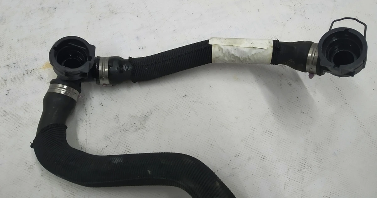 Шланг системи охолодження стартера в зборі BMW i3 17127636952