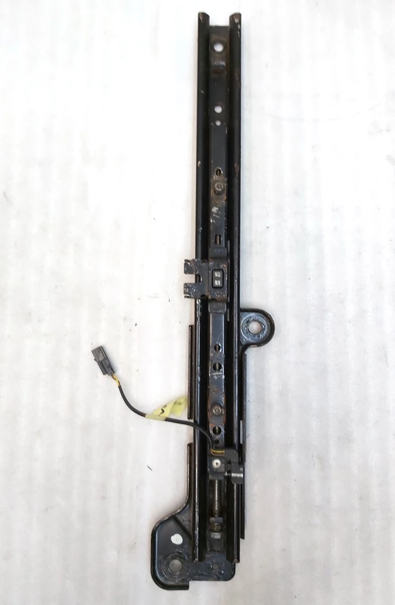 18 Салазка сидіння 2-го ряду одинарного правого ліва Tesla model X, model X Mar 2021 1077109-00-A