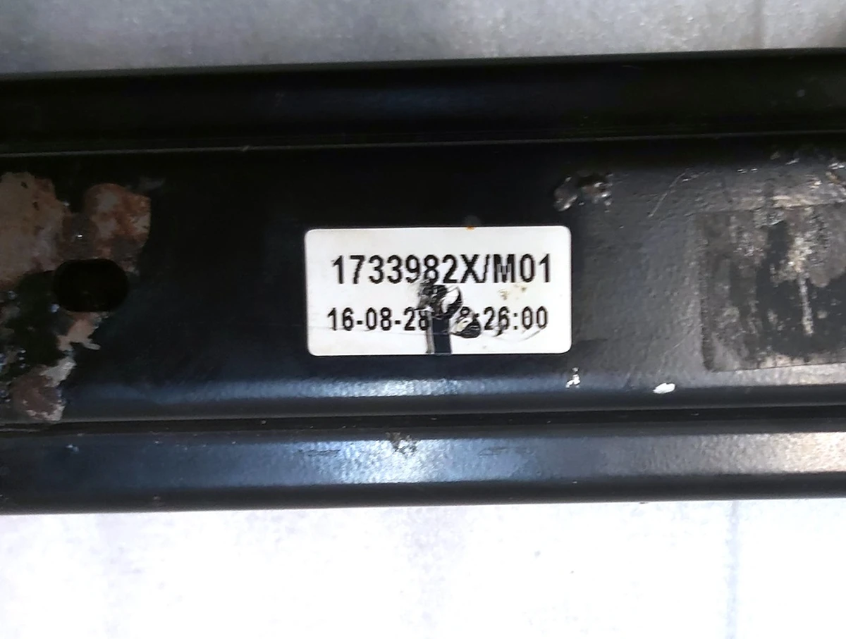 18 Салазка сидіння 2-го ряду одинарного правого ліва Tesla model X, model X Mar 2021 1077109-00-A