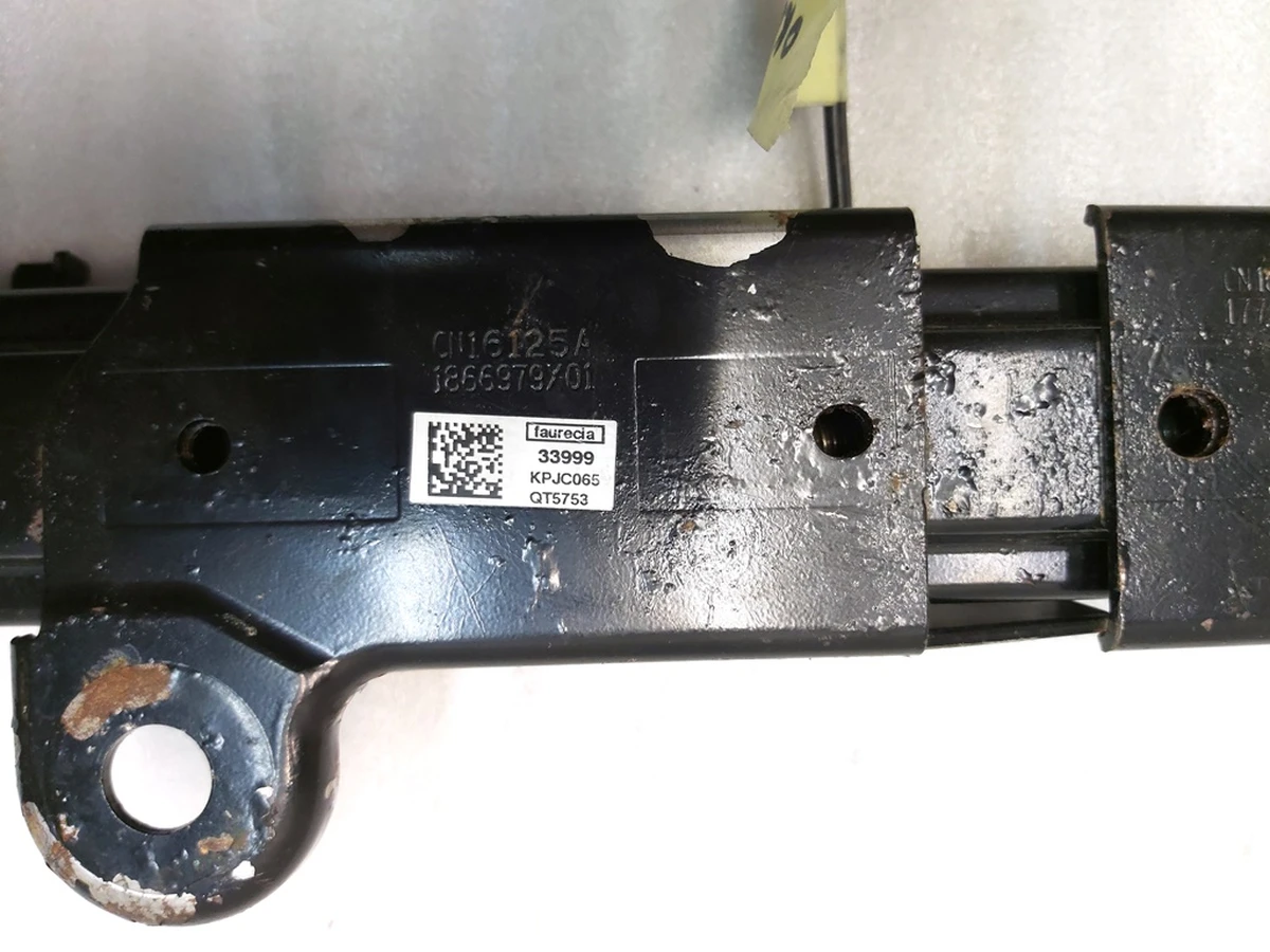 18 Салазка сидіння 2-го ряду одинарного правого ліва Tesla model X, model X Mar 2021 1077109-00-A