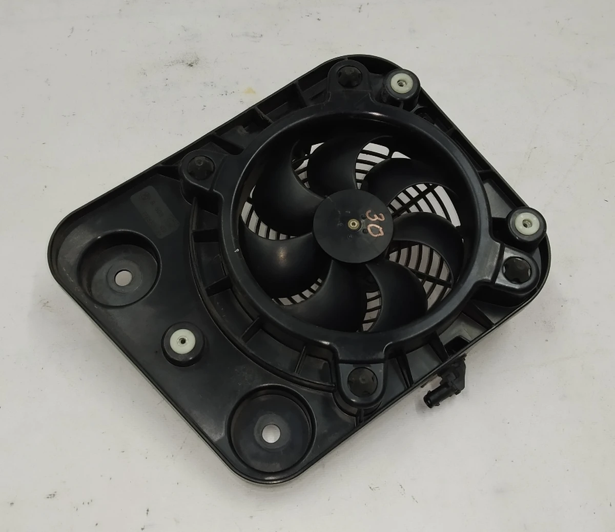 Additional rear electric fan, complete with a temperature sensor air BMW I3 17428608033.