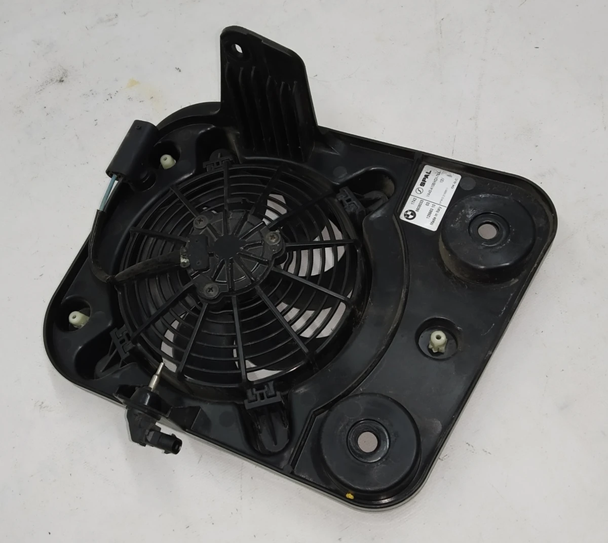 Additional rear electric fan, complete with a temperature sensor air BMW I3 17428608033.