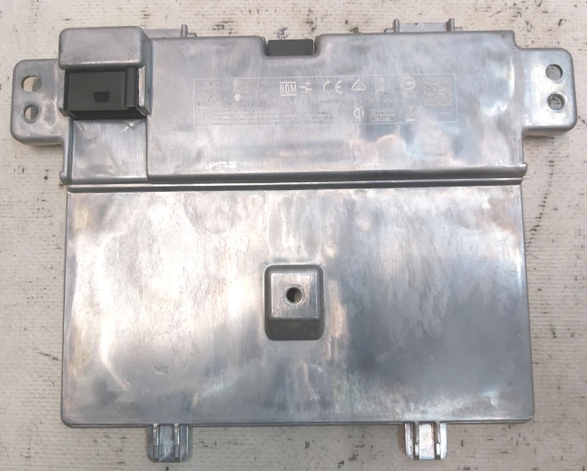 13 Устройство безпроводной зарядки GEN2 Tesla model Y 1755100-00-B