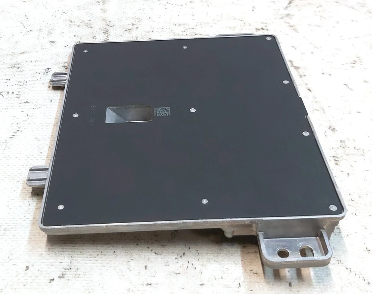 13 Устройство безпроводной зарядки GEN2 Tesla model Y 1755100-00-B