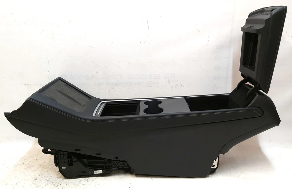 1 M3-MY 2.0, CONSOLE, Armrest Black Cup holder Plastic Black without interaction unit and USB HUB Tesla model 3, model Y 1755