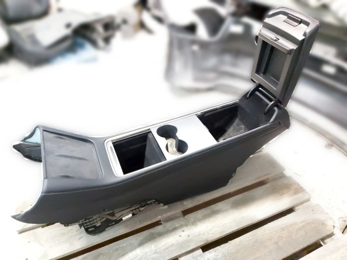 1 Центральная консоль в сборе подлокотник Black подстаканник Plastic Black, USB, HUB CHARGER Tesla model 3 1755503-00-A