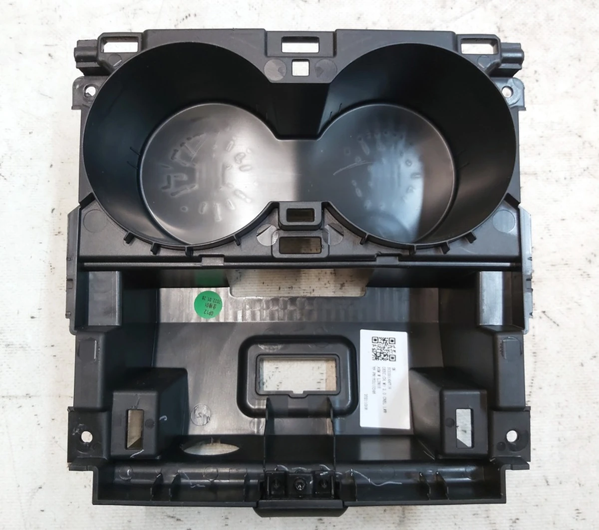 7 Корпус подстаканника центральной консоли Tesla model Y 1755531-00-A