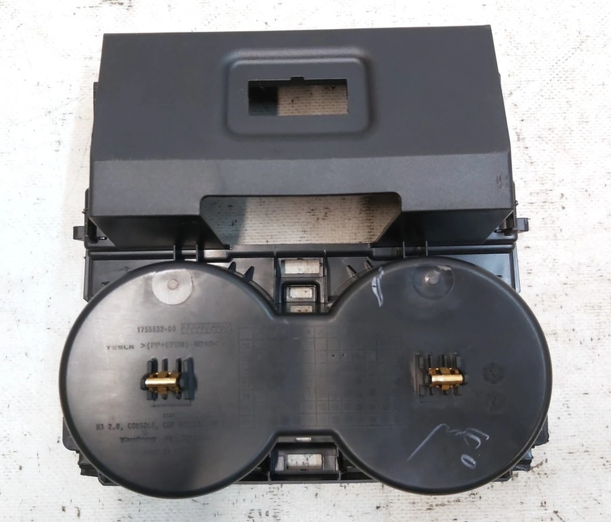 7 Корпус подстаканника центральной консоли Tesla model Y 1755531-00-A