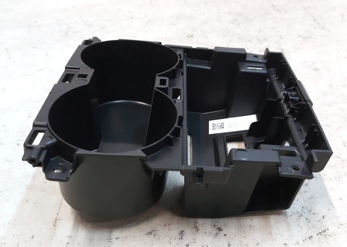 7 Корпус подстаканника центральной консоли Tesla model Y 1755531-00-A