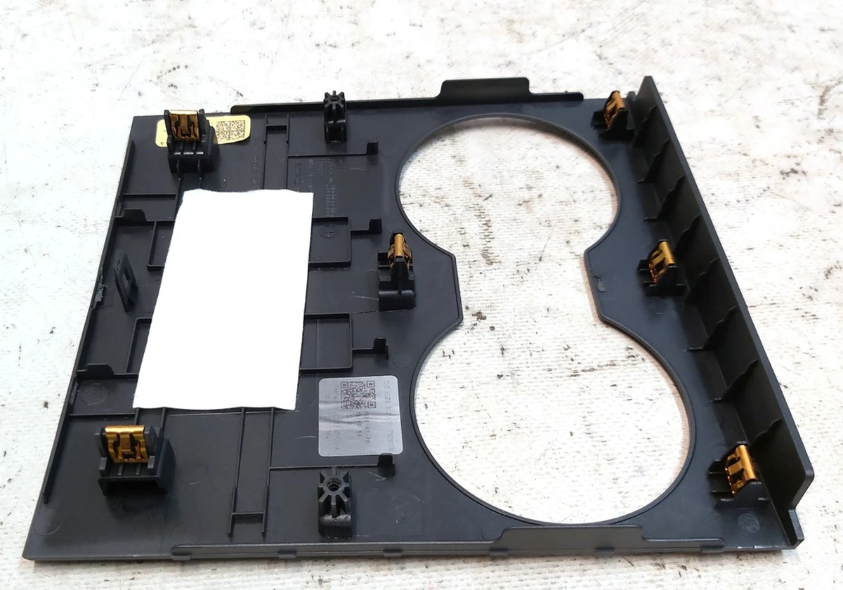 5 Декоративная накладка подстаканника центральной консоли GRAPHITE Tesla model Y 1518935-00-A