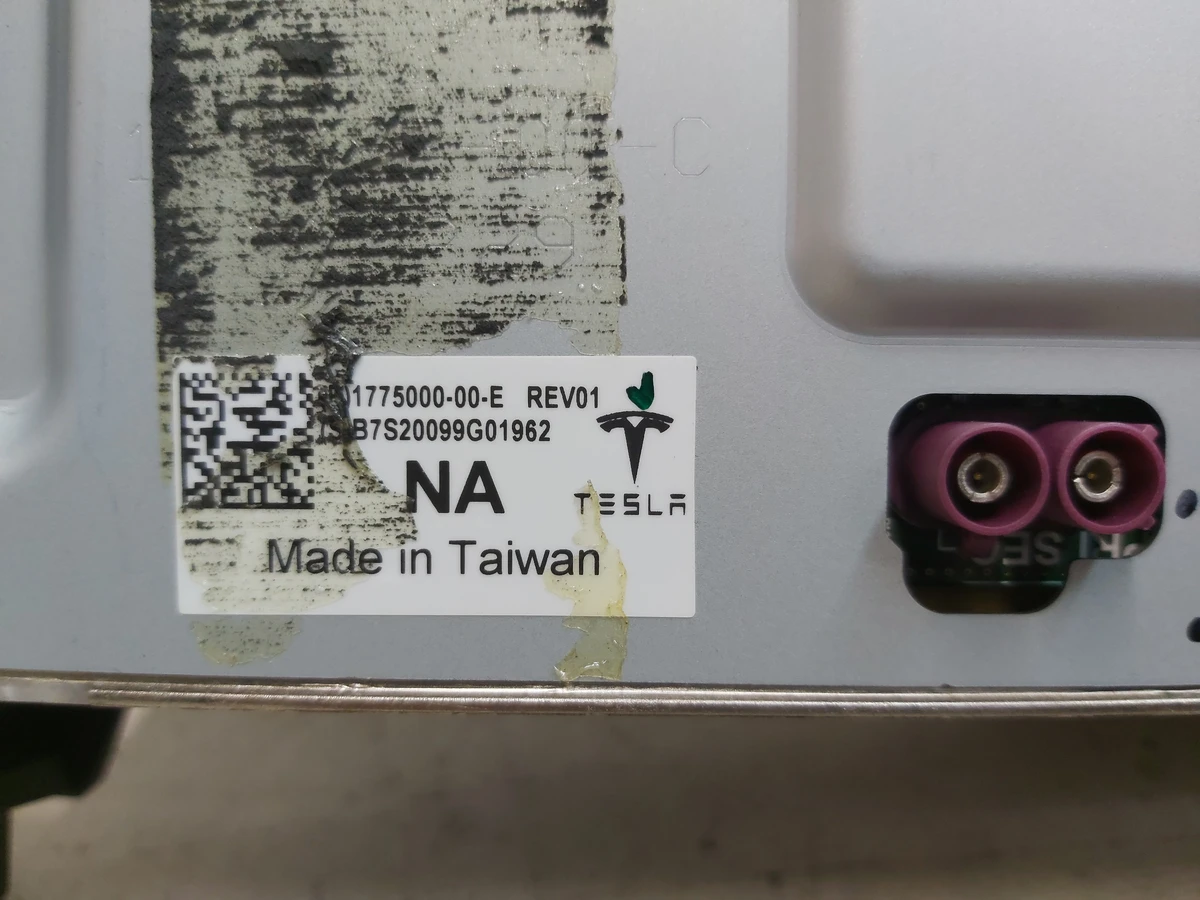 1 Комп'ютер автомобіля PROVISIONED REV04 INTEL з кронштейном у зборі Tesla model 3, model Y 1775000-S0-L