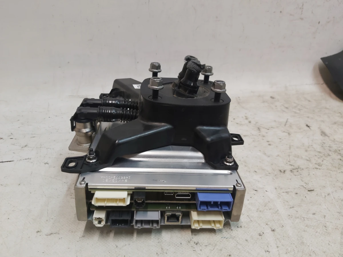 1 Комп'ютер автомобіля PROVISIONED REV04 INTEL з кронштейном у зборі Tesla model 3, model Y 1775000-S0-L