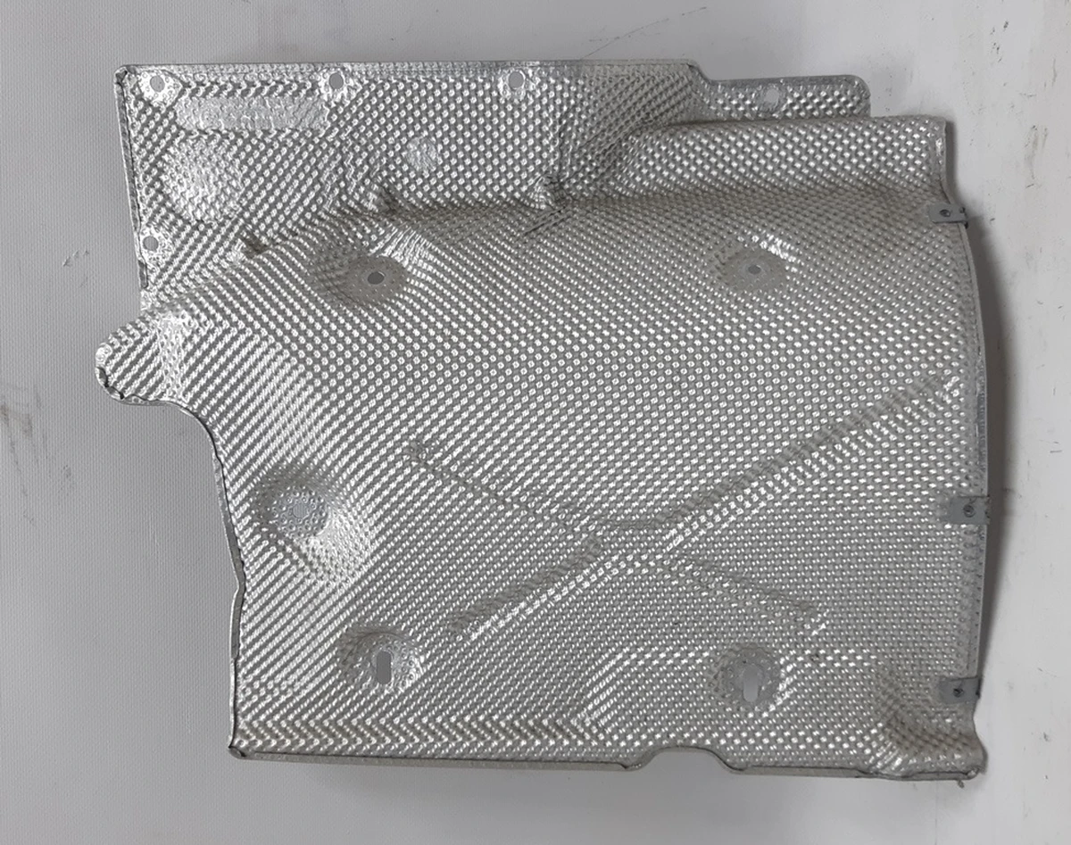 Теплоизоляционный экран заднего глушителя задний большой BMW I3 18308609801