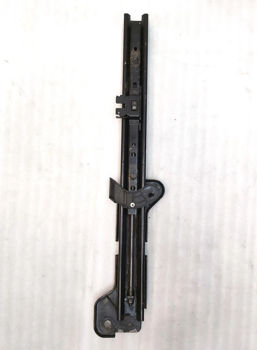 17 Салазка сидіння 2-го ряду одинарного лівого ліва Tesla model X, model X Mar 2021 1077107-00-A