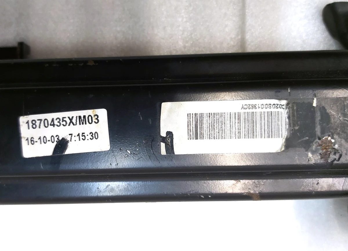 17 Салазка сидіння 2-го ряду одинарного лівого ліва Tesla model X, model X Mar 2021 1077107-00-A