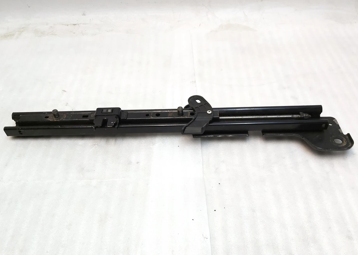 17 Салазка сидіння 2-го ряду одинарного лівого ліва Tesla model X, model X Mar 2021 1077107-00-A