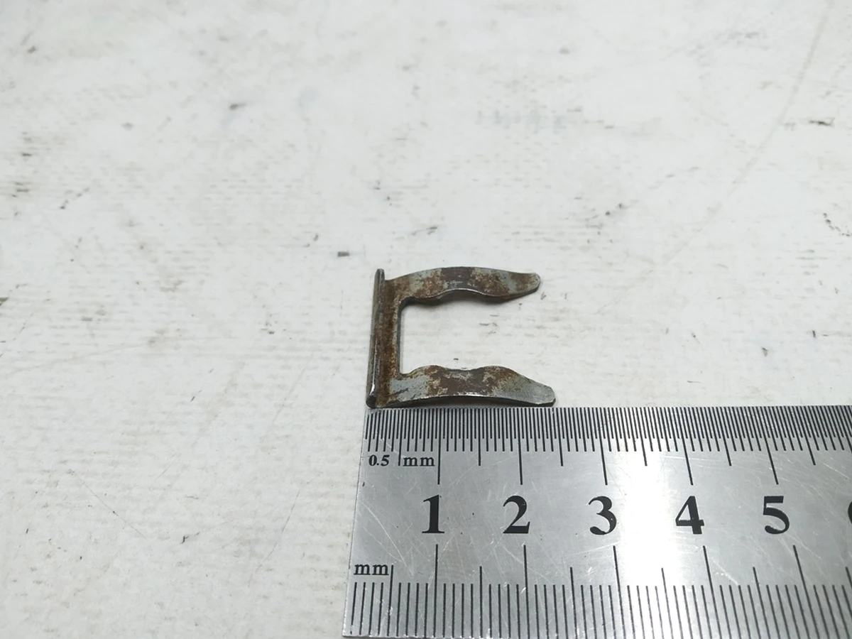 Скоба (пружинная защелка) Audi E-tron 191611715