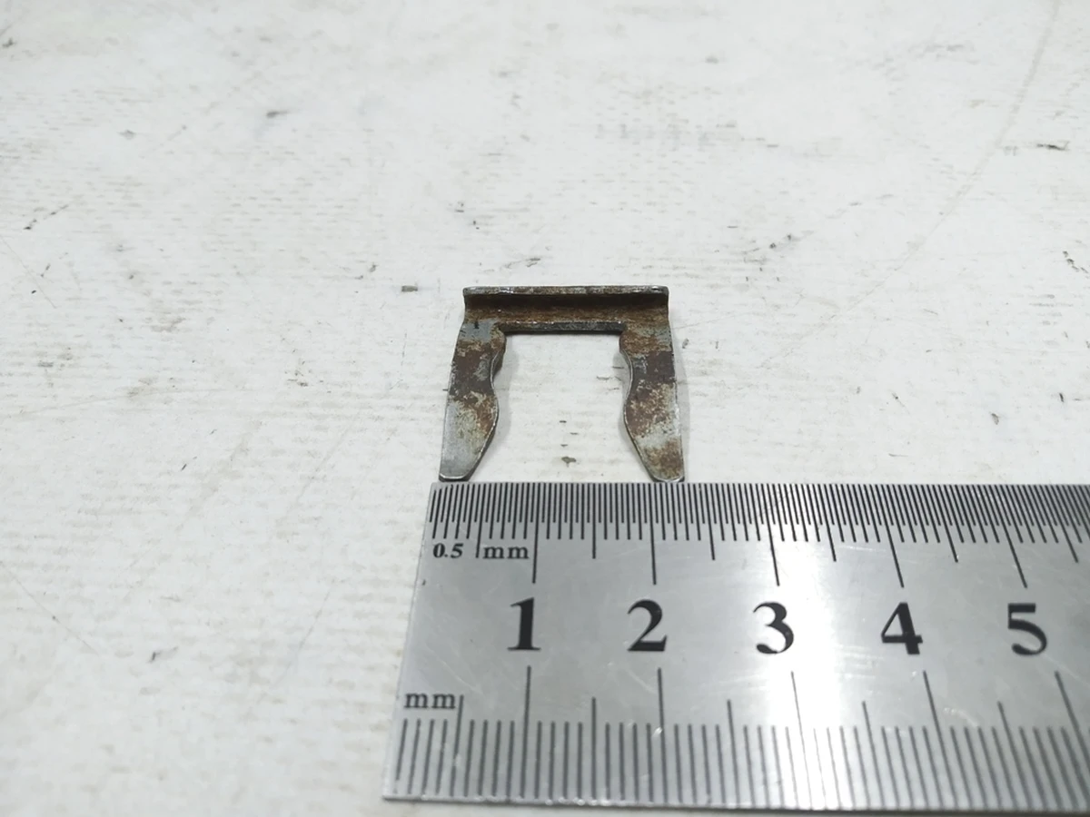 Скоба (пружинная защелка) Audi E-tron 191611715