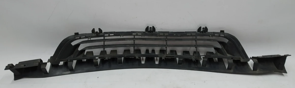 Decorative grill of the main radiator (front bumper) with damage BMW i3 51117306434
