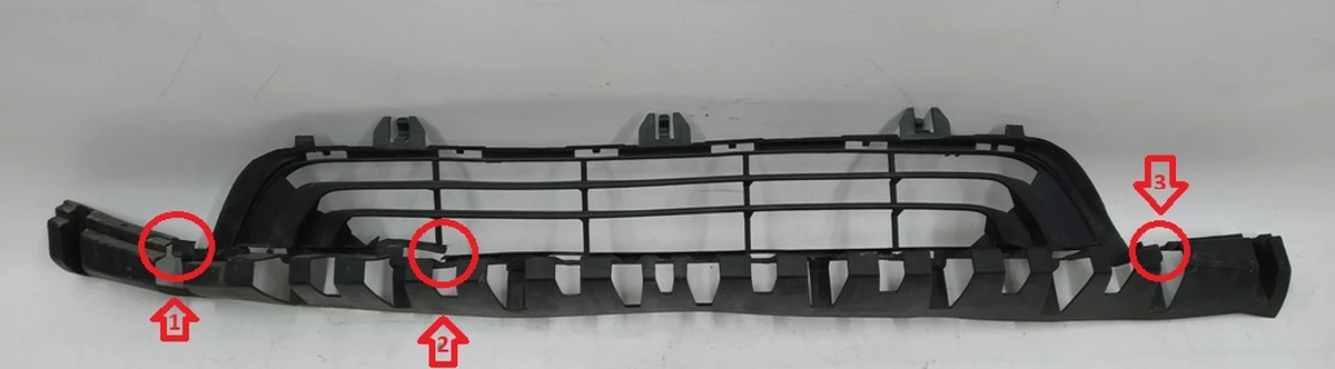 Decorative grill of the main radiator (front bumper) with damage BMW i3 51117306434