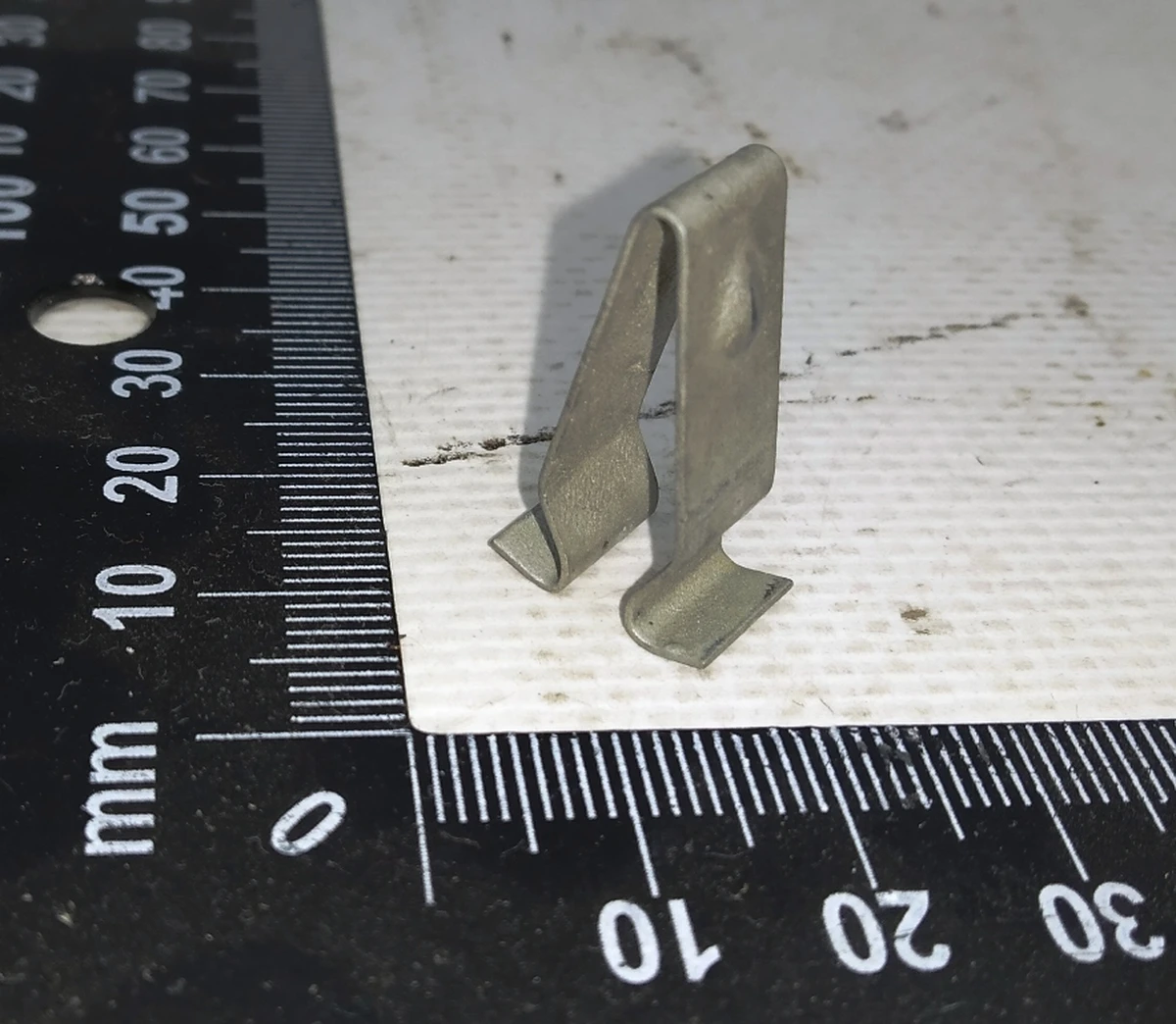 Clip for fastening the boot lid trim lower 1J6867276 Volkswagen E-GOLF