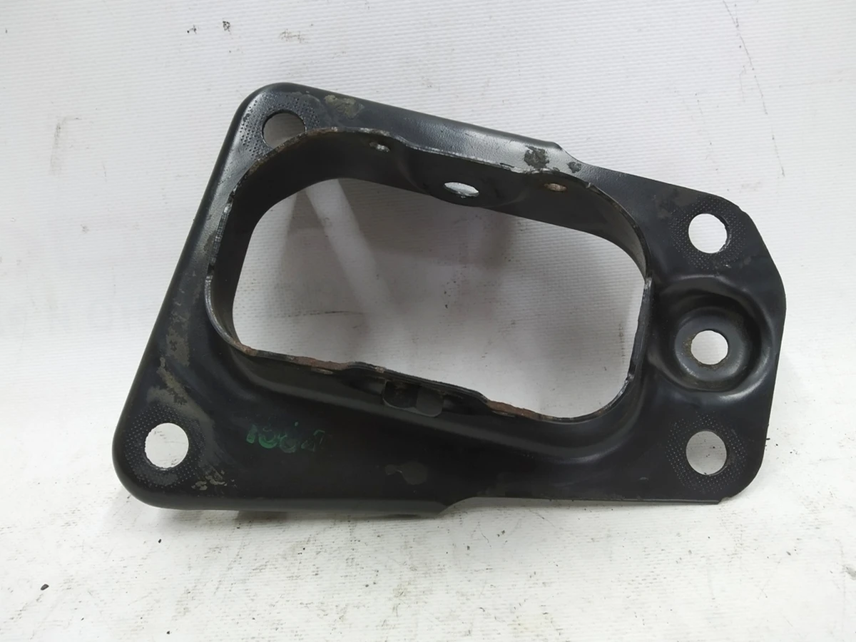 Опорний кронштейн важеля підвіски лівий Volkswagen E-GOLF 1K0505129L