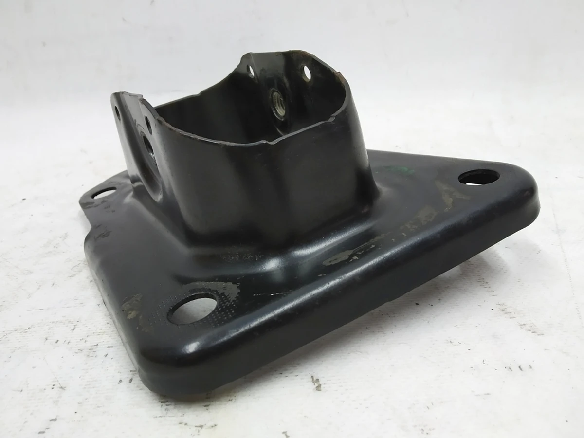 Опорний кронштейн важеля підвіски лівий Volkswagen E-GOLF 1K0505129L