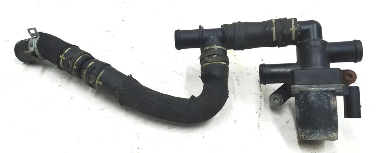 Клапан потрійний електромагнітний системи охолодження в зборі зі шлангами охолодження нагрівального елементу 1T0820036D Volkswagen E-GOLF