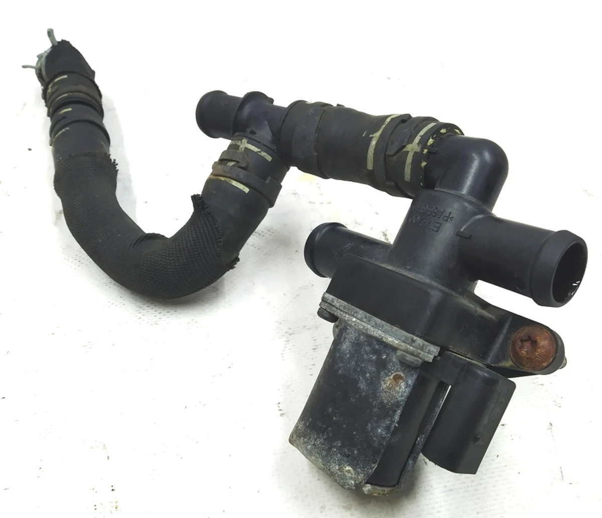 Клапан потрійний електромагнітний системи охолодження в зборі зі шлангами охолодження нагрівального елементу 1T0820036D Volkswagen E-GOLF