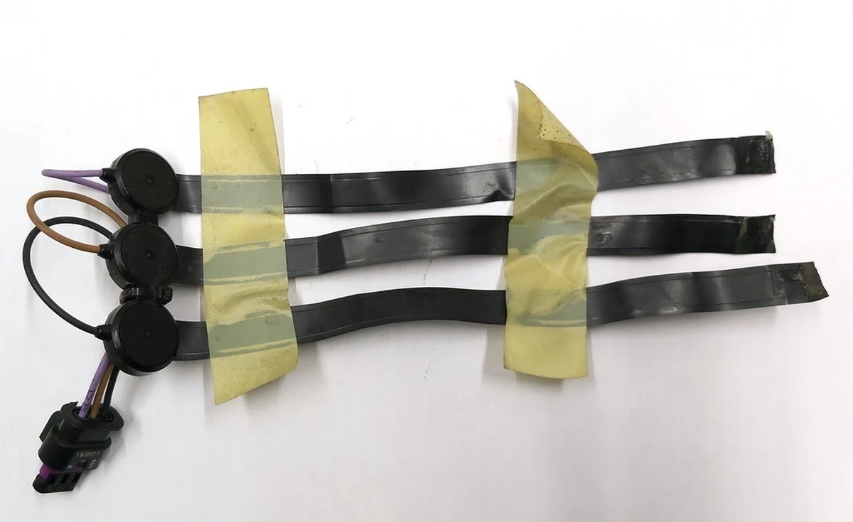 1 Роз'єм електропроводки підігріву лобового скла зі шлейфом Tesla model 3 9531093