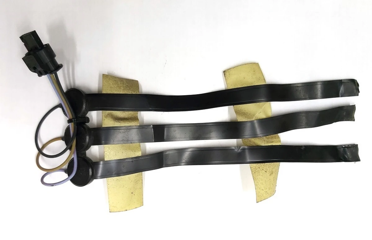 1 Роз'єм електропроводки підігріву лобового скла зі шлейфом Tesla model 3 9531093