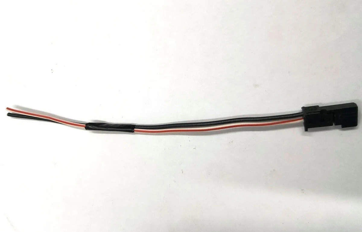 1 Роз'єм (фішка) динаміка електропроводки салону правої Premium Tesla model 3 1067955-00-G