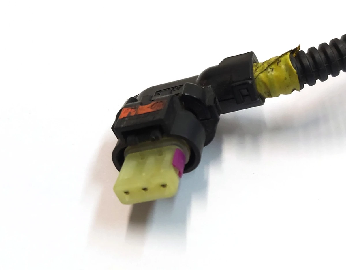 Parktronic Connector 1127502 (3pin) Tesla model 3, model Y 2-1670917-1