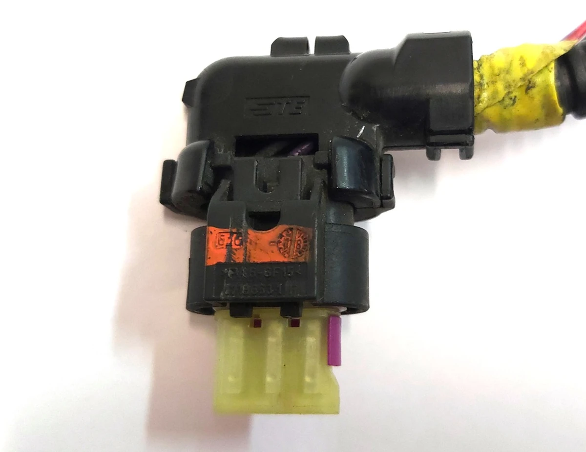 Parktronic Connector 1127502 (3pin) Tesla model 3, model Y 2-1670917-1