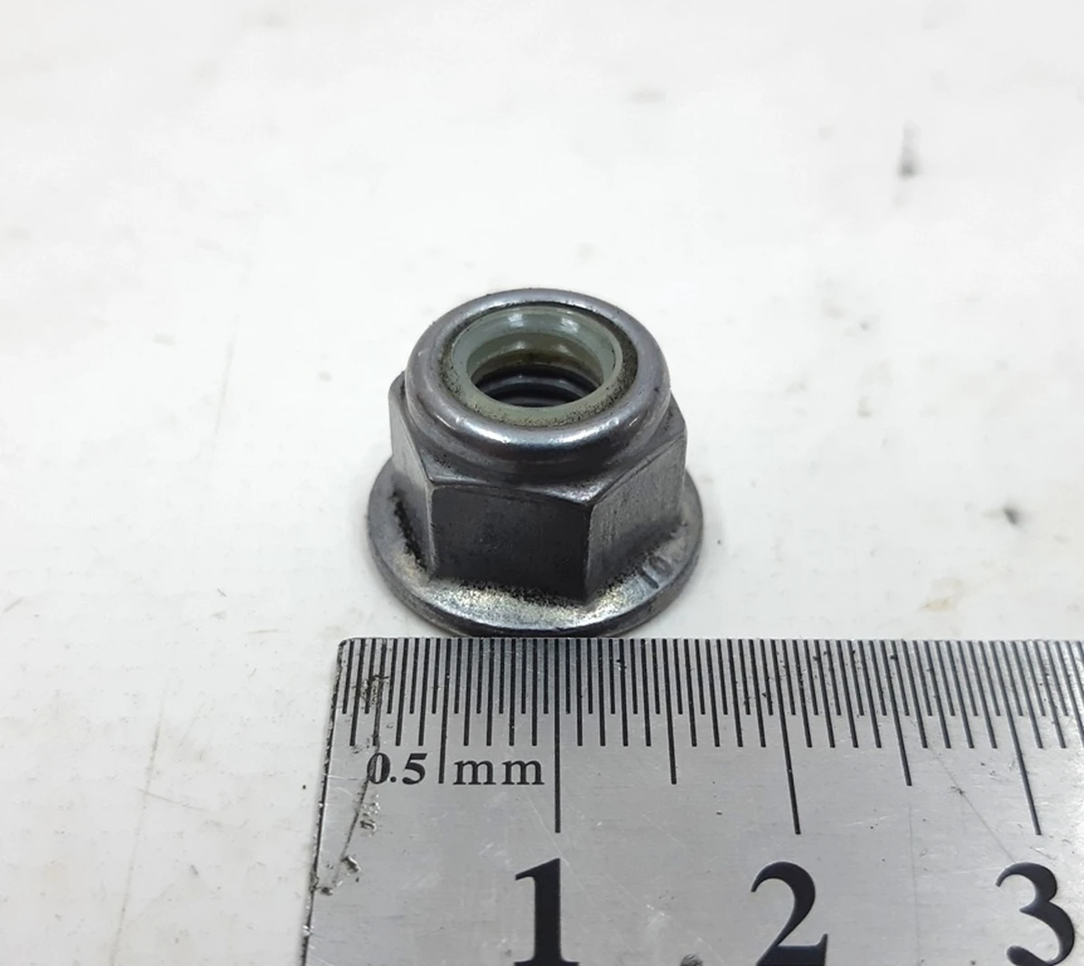 2 Гайка M10x1.50mm з паронітовим ущільнювачем Tesla model S, model S REST, model X 2007059-00-B