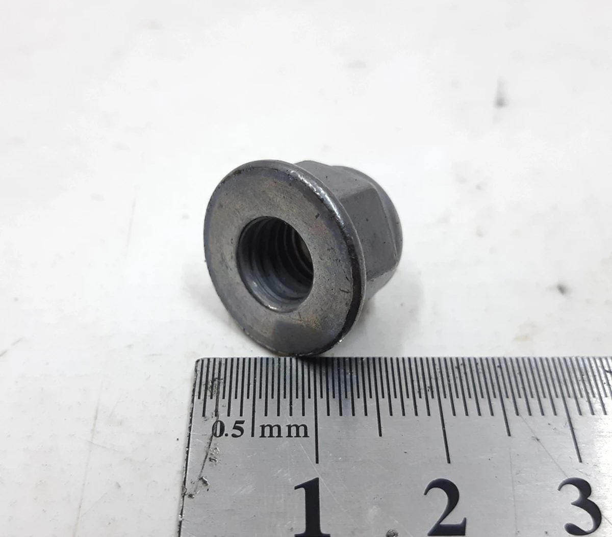 2 Гайка M10x1.50mm з паронітовим ущільнювачем Tesla model S, model S REST, model X 2007059-00-B