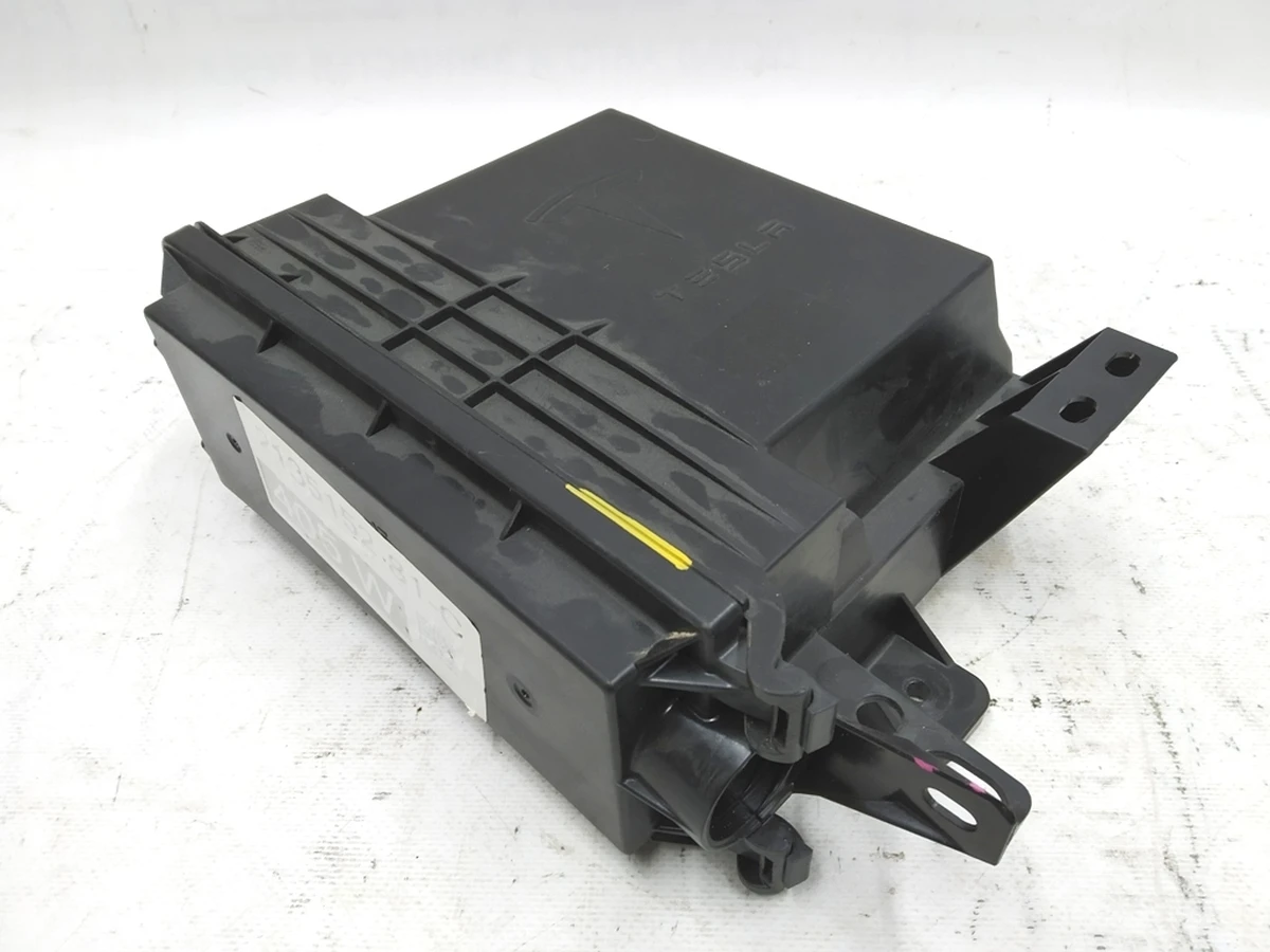 14 Бокс блоку керування пневмосистемою REV02 Tesla model X 2135152-81-C