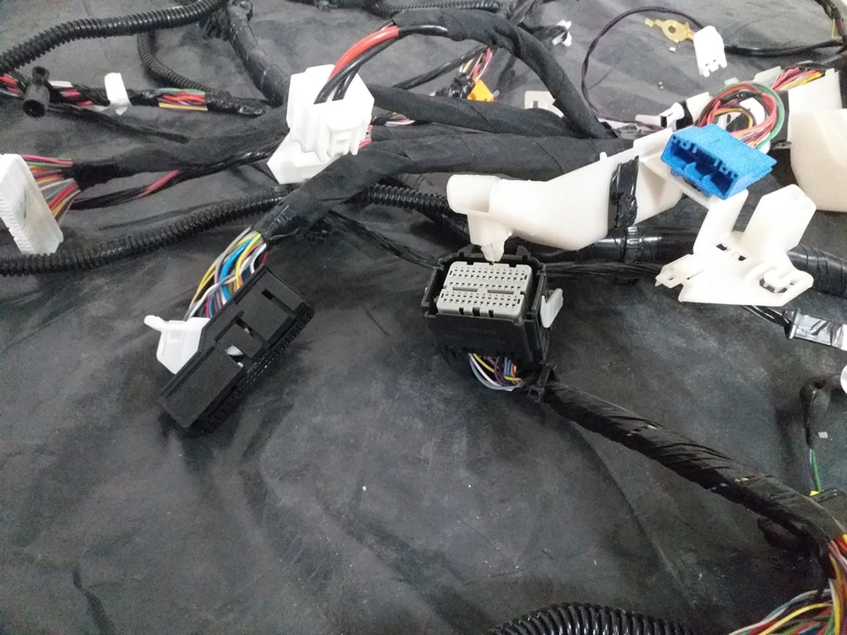 1 Електропроводка салону ліва Premium зі слідами окислення Tesla model 3 2067954-00-C