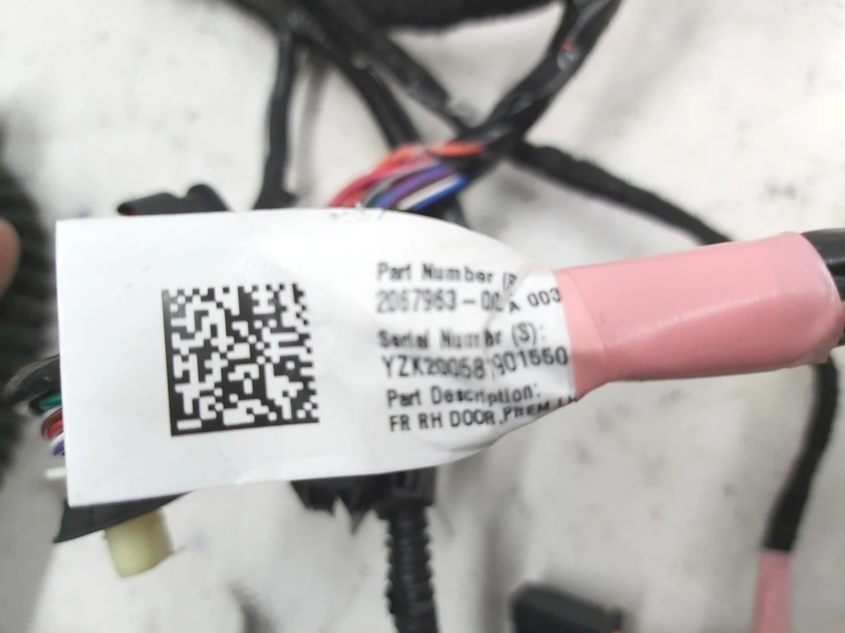 2 Электропроводка двери передней правой PREMIUM Tesla model 3 2067963-00-A