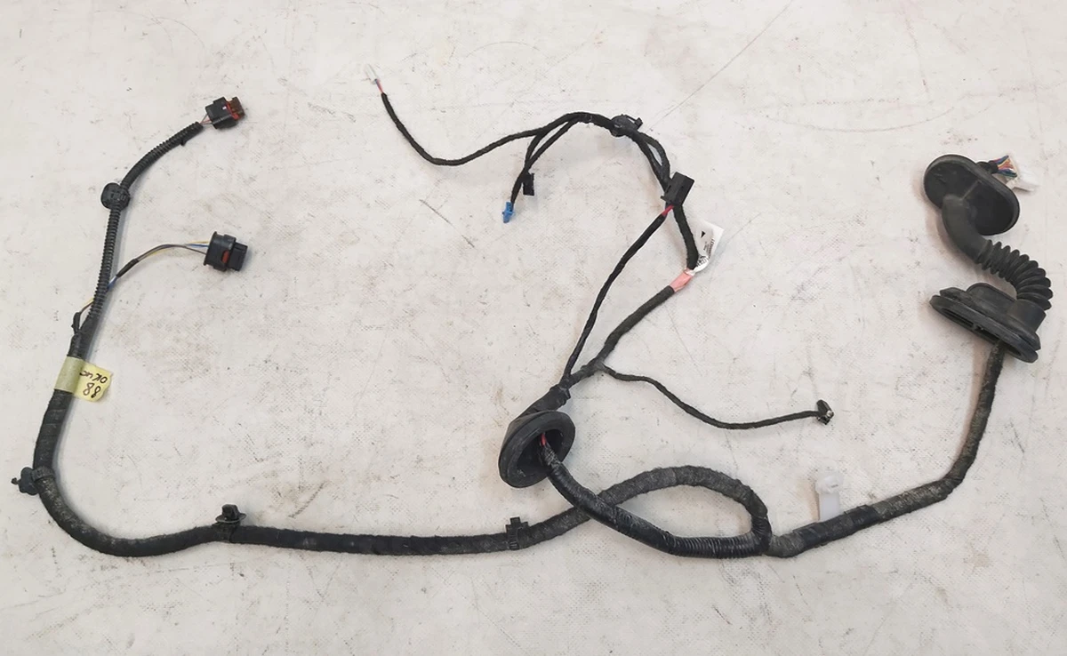 4 ASY,HARN,RR RH DOOR,M3,PREM with contact oxidation Tesla model 3 2067966-00-A